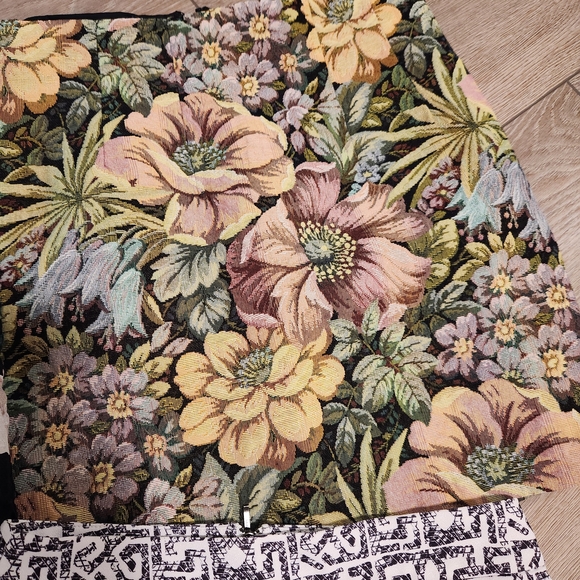 Floral and Lace Women's Skirt Collection - Picture 2 of 4